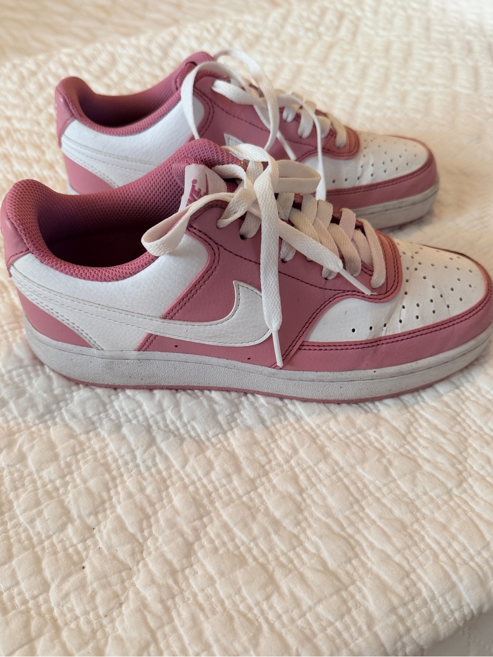 Nike Women's Low-Top White and Pink Leather Sneakers